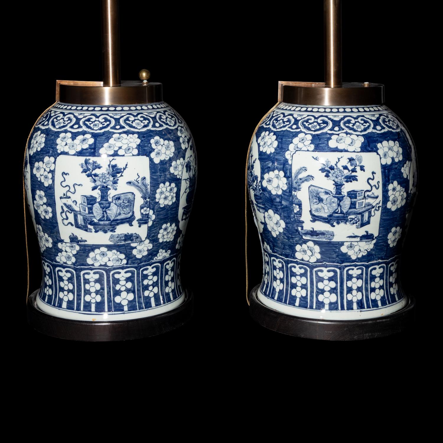 A Pair of Chinese Blue and White ' Bogu ' Motif Porcelain General Jars, 19th Century 晚清 青花博古圖將軍罐一對