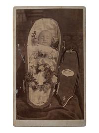 [EARLY PHOTOGRAPHY]. THOMPSON, R.R., photographer. Postmortem CDV of an infant. Drayton, ND.