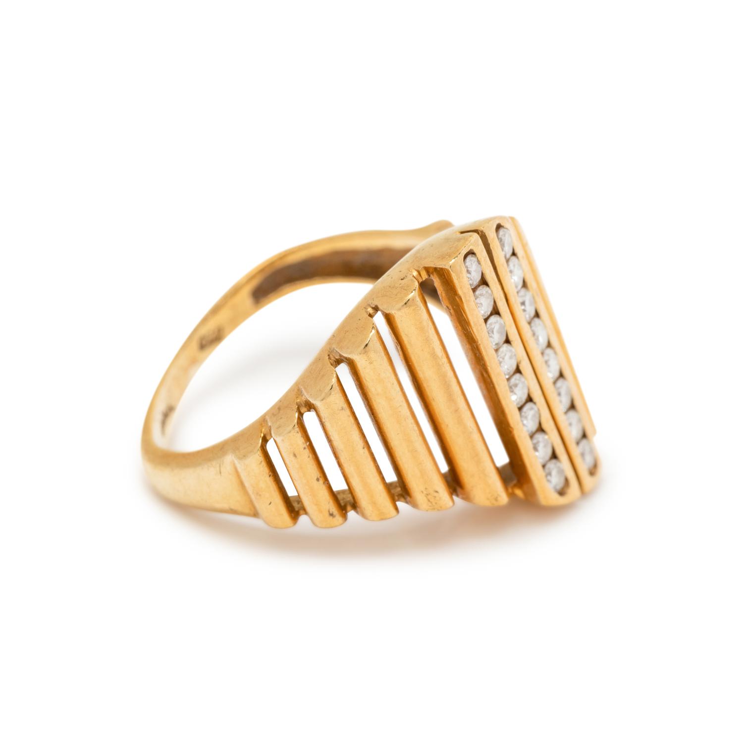 YELLOW GOLD AND DIAMOND RING