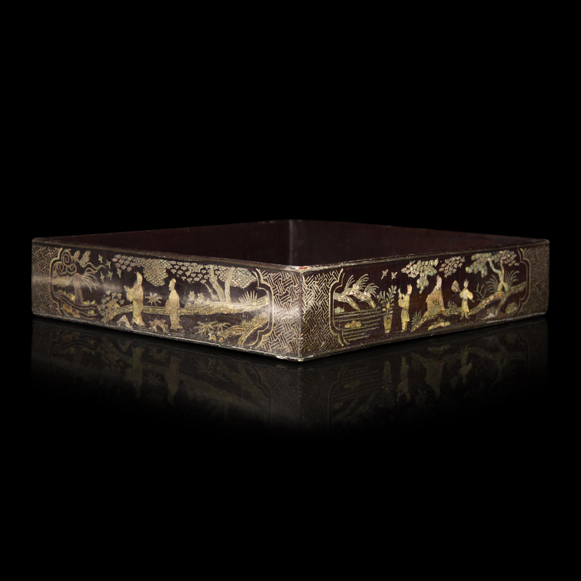 A Chinese Mother of Pearl Inlaid Lacquer Box, Ming Dynasty, 16th/17th Century — 明晚期 黑漆螺鈿行旅圖蓋盒