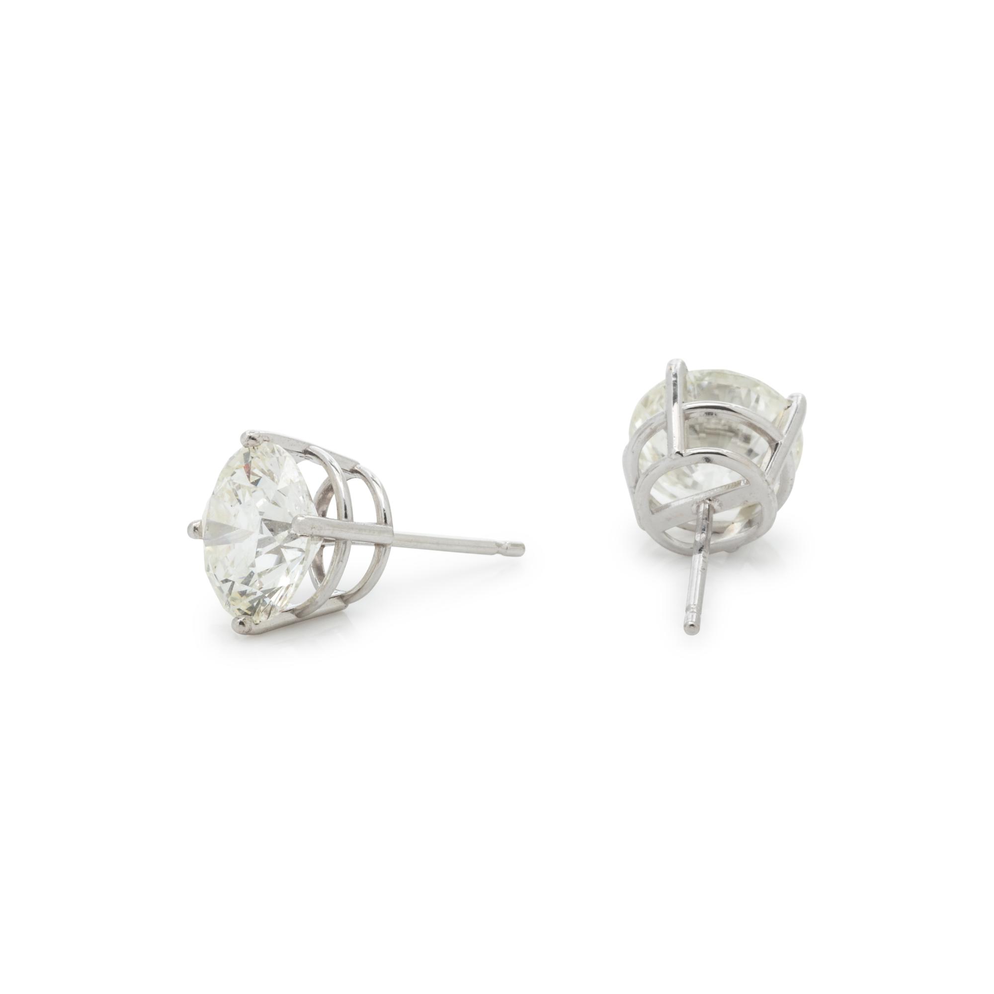 DIAMOND STUD EARRINGS