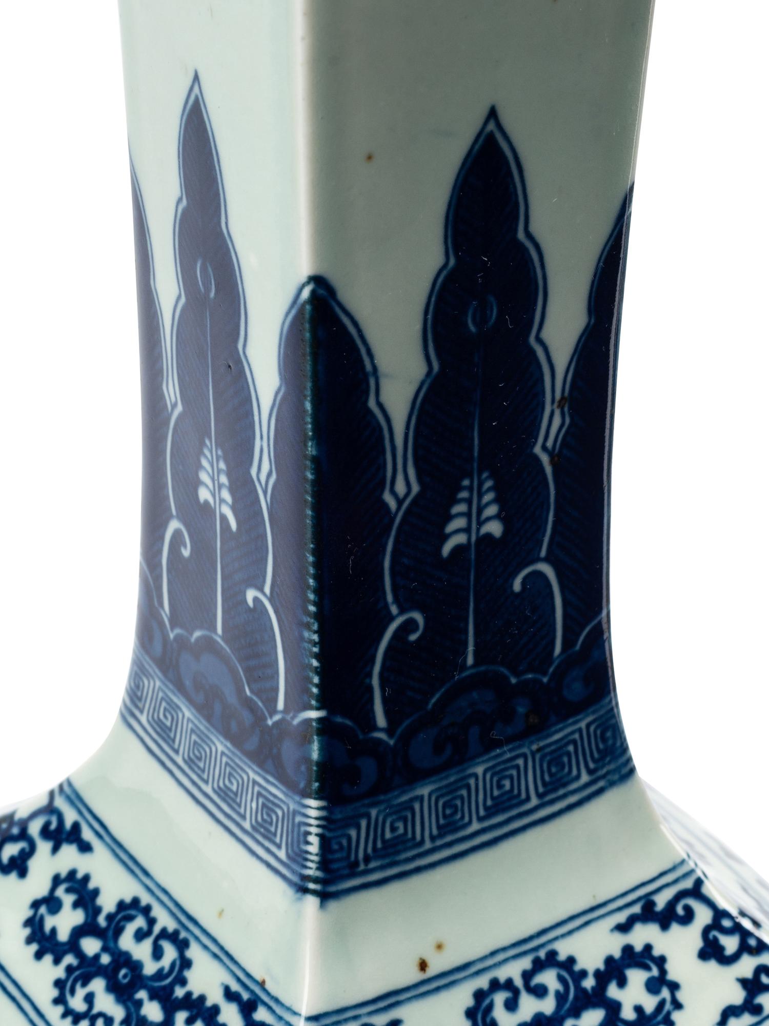 A Pair of Chinese Export Porcelain Vases