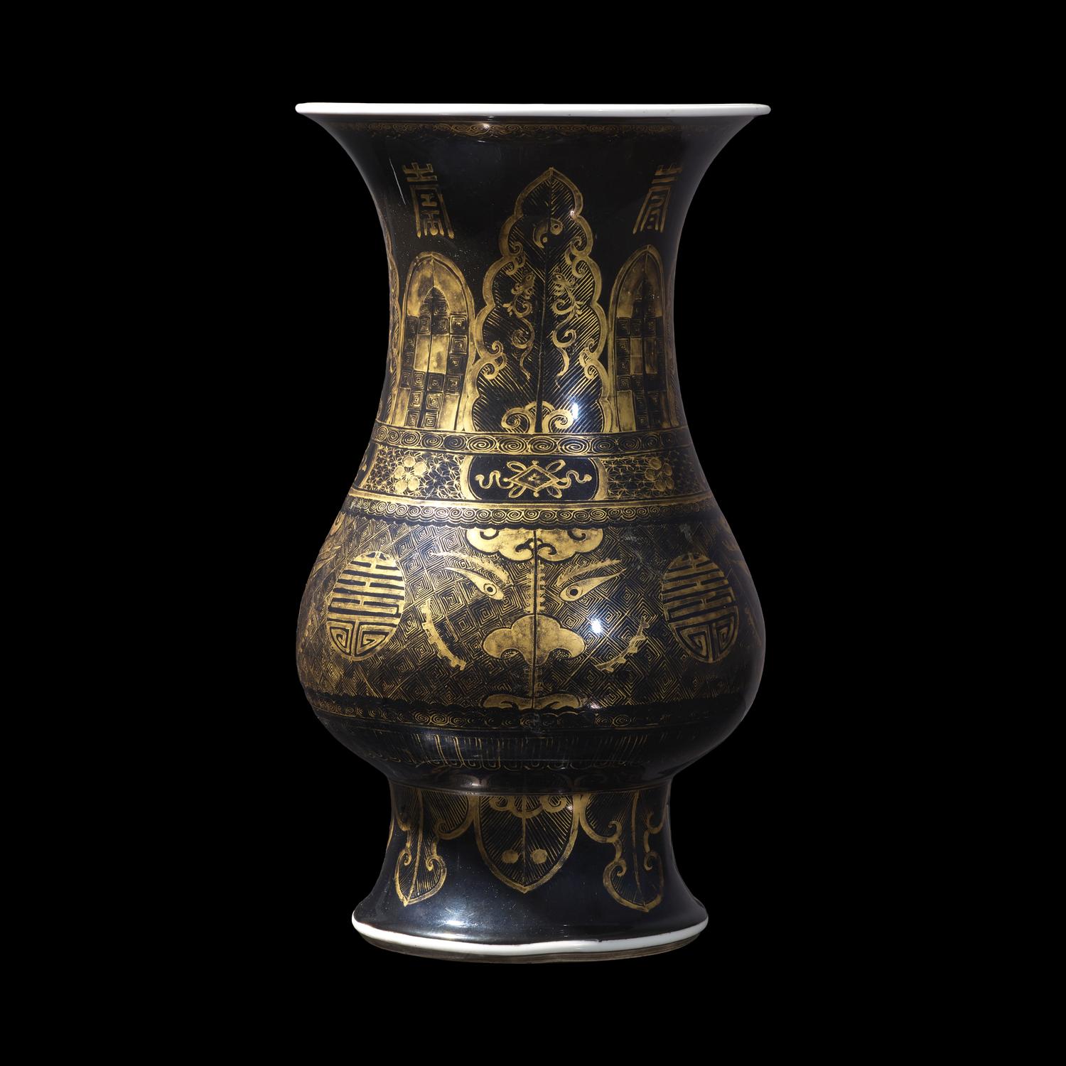 A Chinese Gilt Decorated Mirror Black Glazed Zhi- Shaped Porcelain Vase, Kangxi Period 清康熙 黑地描金仿古饕餮紋觶