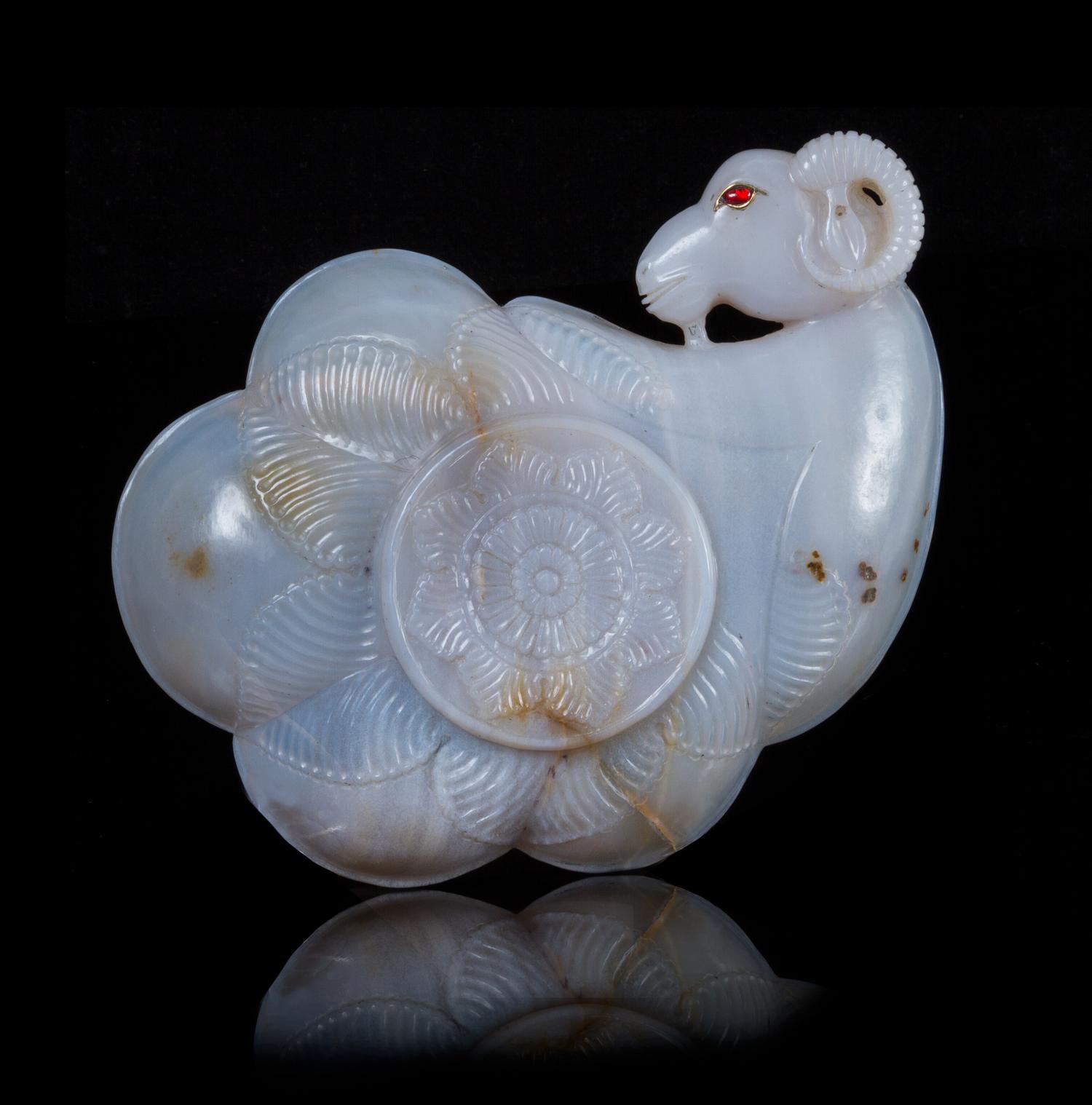 A Mughal-Style Agate Shallow Dish Width 7 1/4 inches.