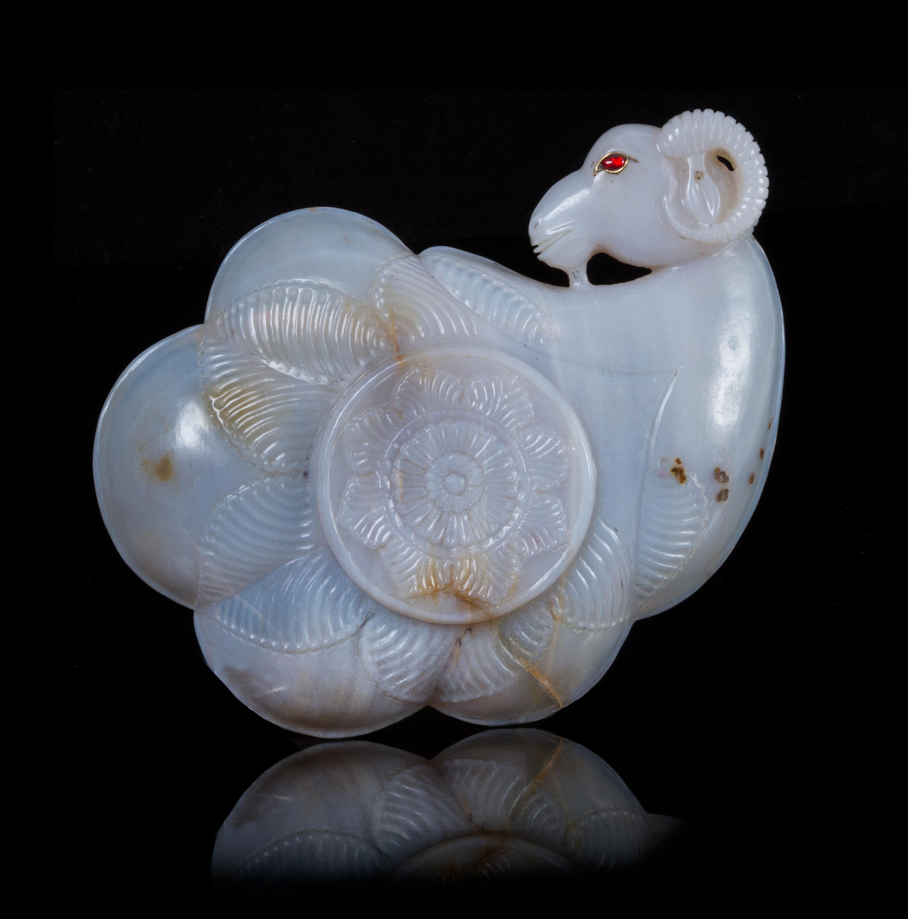 A Mughal-Style Agate Shallow Dish Width 7 1/4 inches.