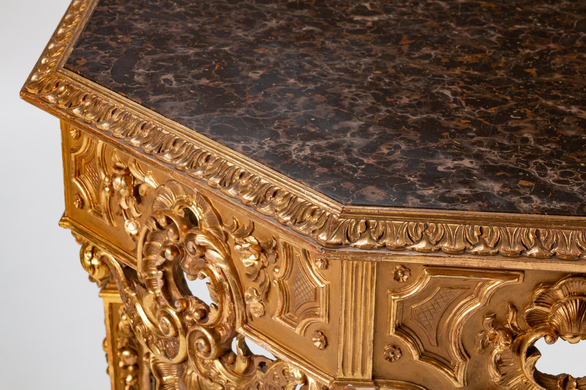 An Italian Neoclassical Style Giltwood Octagonal Center Table — 19TH CENTURY