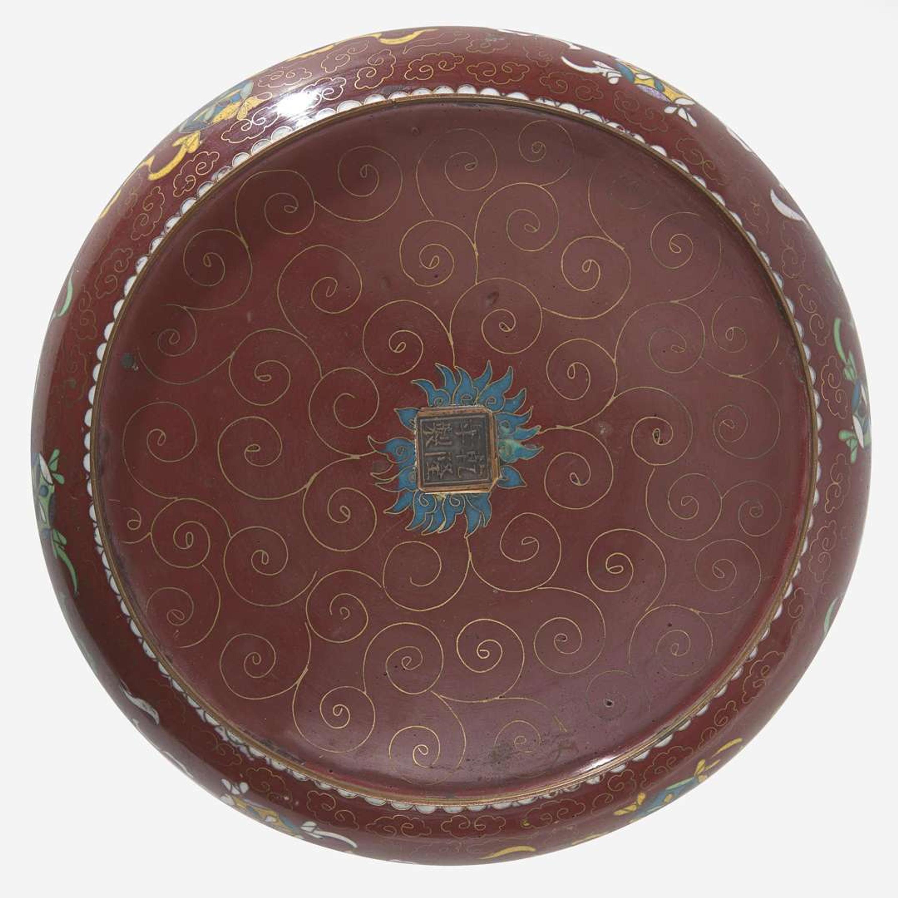 A Chinese jade-embellished cloisonné box 翠玉嵌掐丝珐琅圆盒
