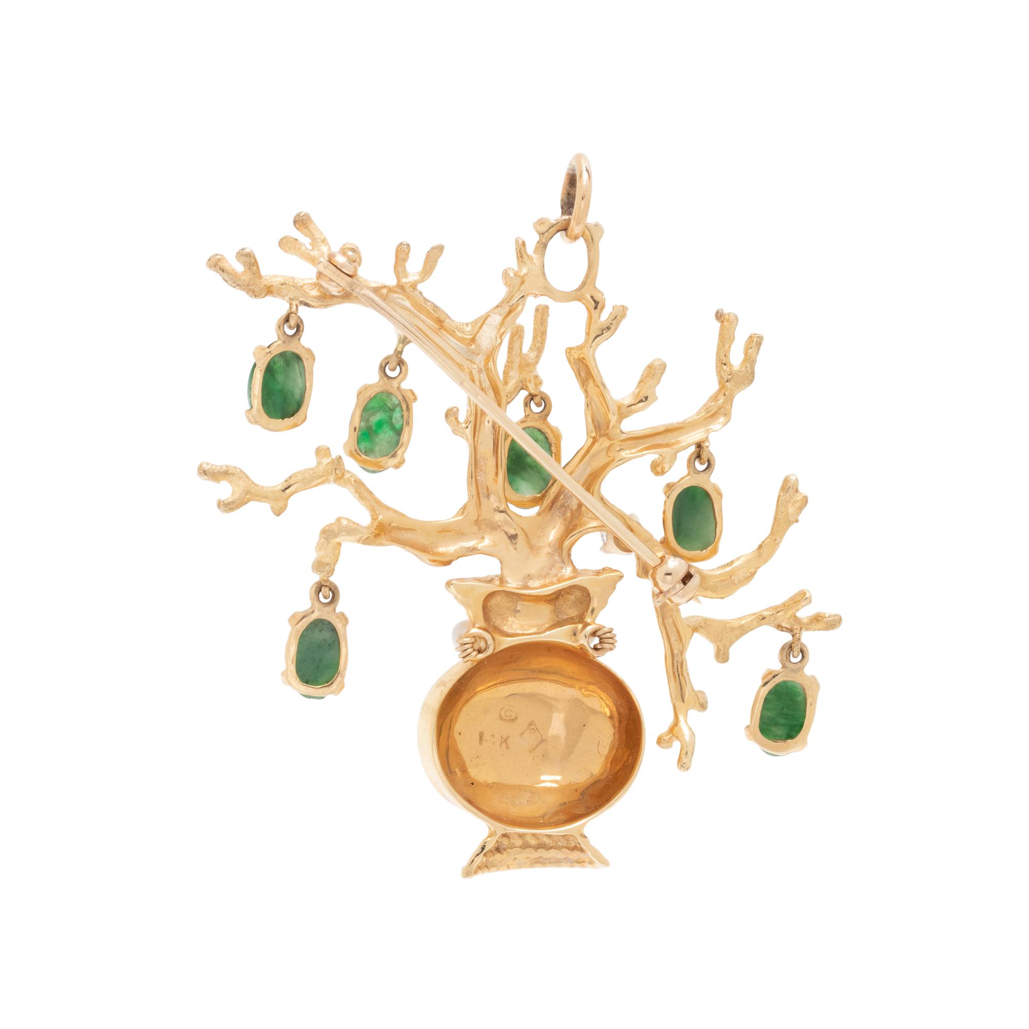 YELLOW GOLD, JADE AND DIAMOND PENDANT/BROOCH