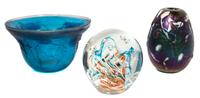 A Collection of American Studio Art Glass Articles Diameter of bowl 8 inches. — KENT IPSEN (AMERICAN, B.1933)