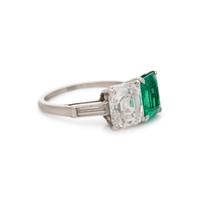 ANTIQUE, DIAMOND AND EMERALD 'TOI ET MOI' RING