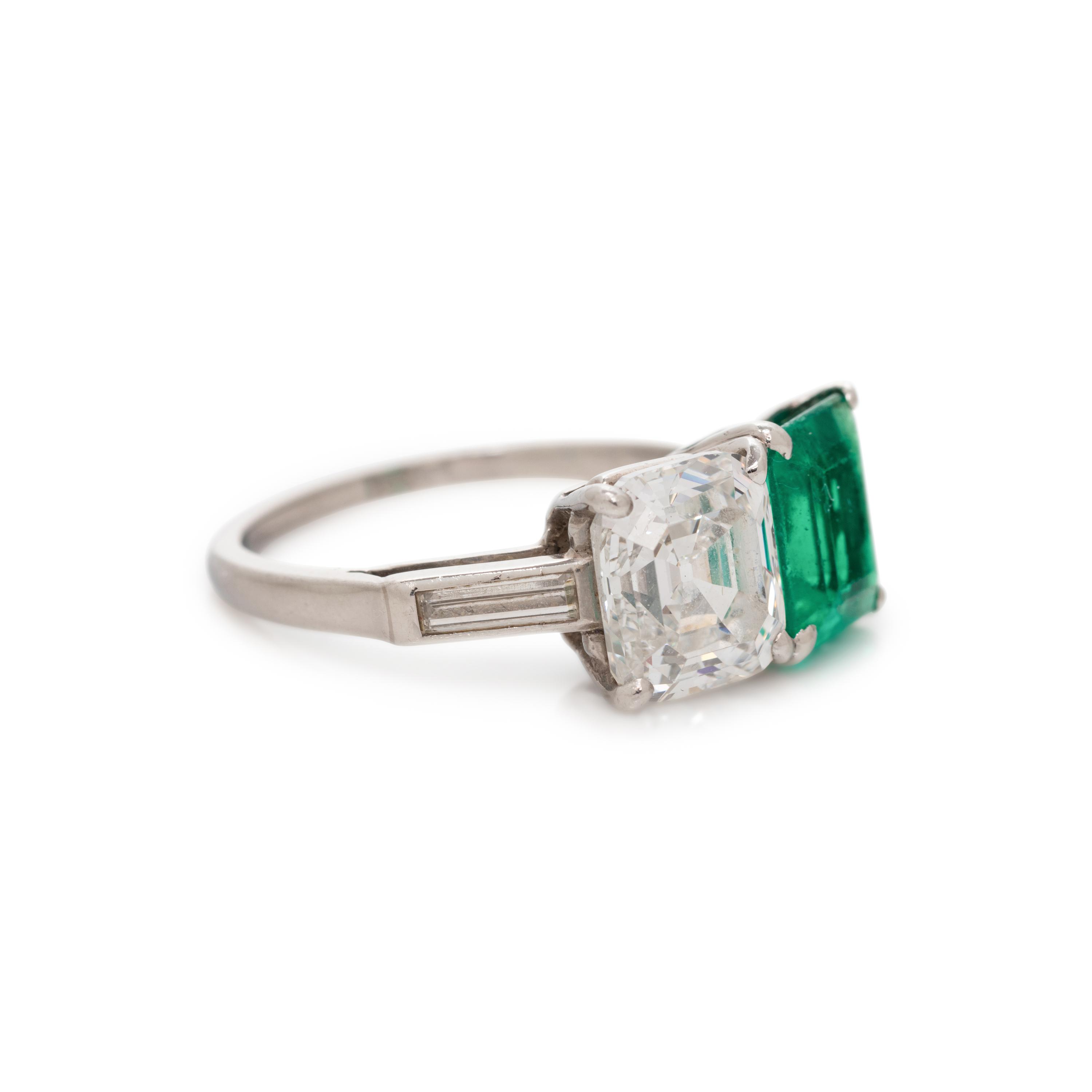 ANTIQUE, DIAMOND AND EMERALD 'TOI ET MOI' RING