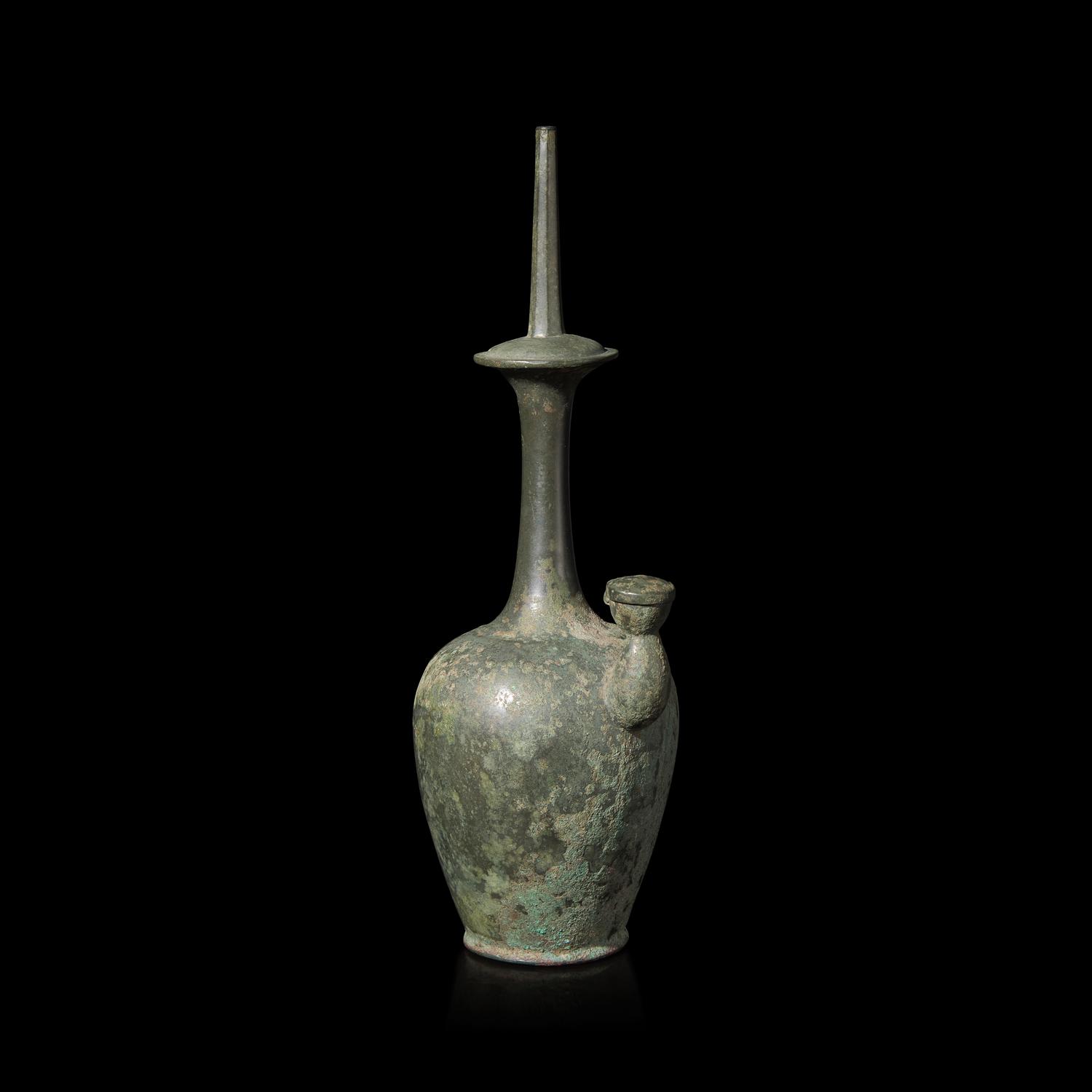 A Korean Bronze Kundika, Jeongbyeong, Goryeo Dynasty (918–1392) — 高丽王朝 (918-1392) 銅製淨甁
