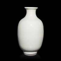A Chinese Famille Rose Porcelain Vase, Late 19th-20th Century — 晚清-民國 粉彩瓜果草蟲圖賞瓶