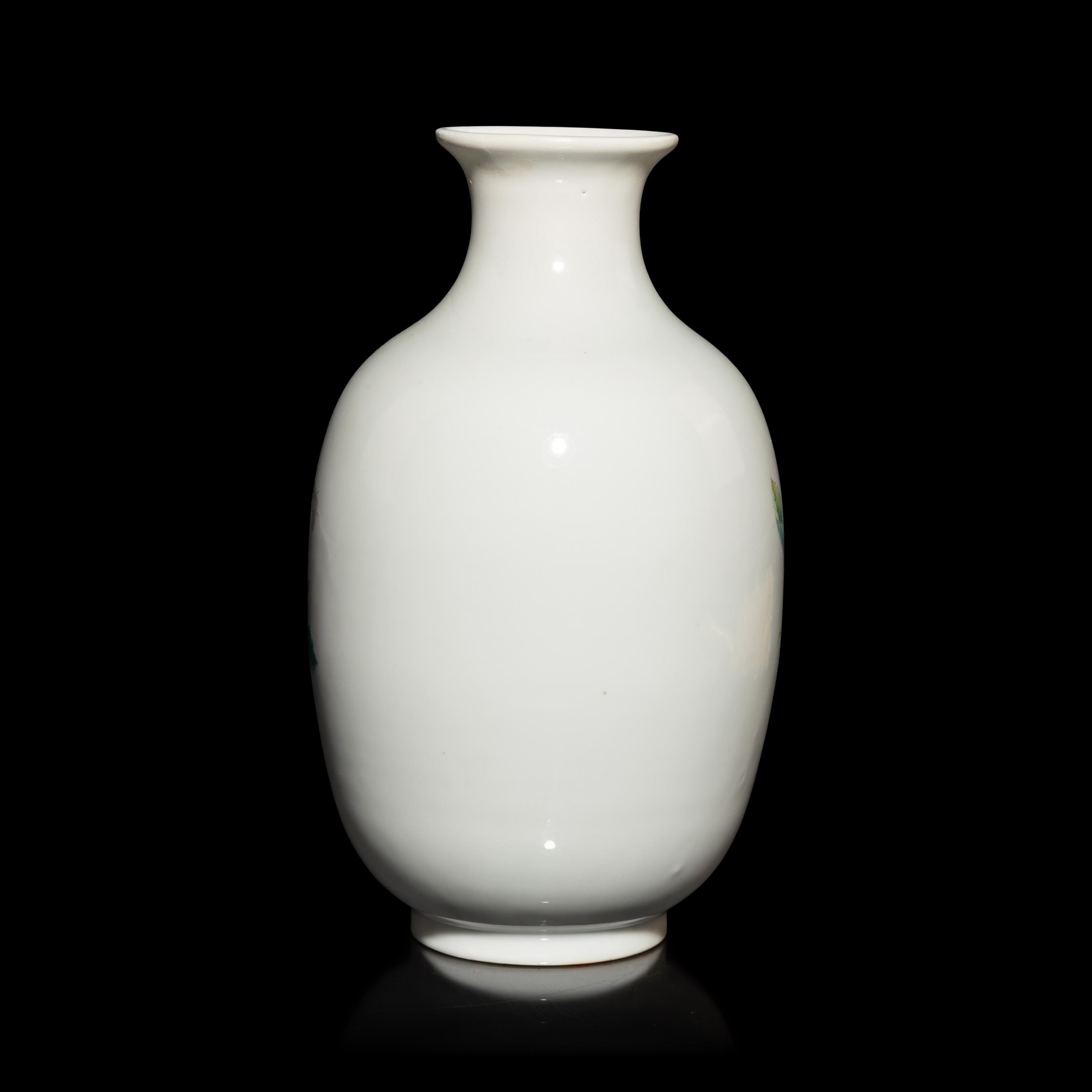 A Chinese Famille Rose Porcelain Vase, Late 19th-20th Century — 晚清-民國 粉彩瓜果草蟲圖賞瓶