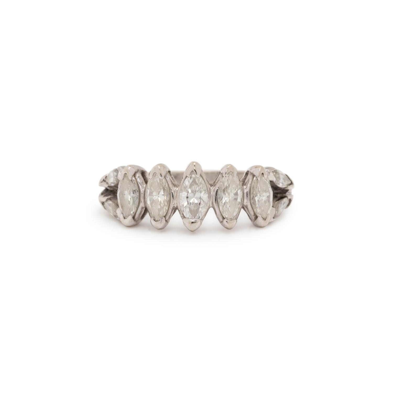 WHITE GOLD AND DIAMOND RING