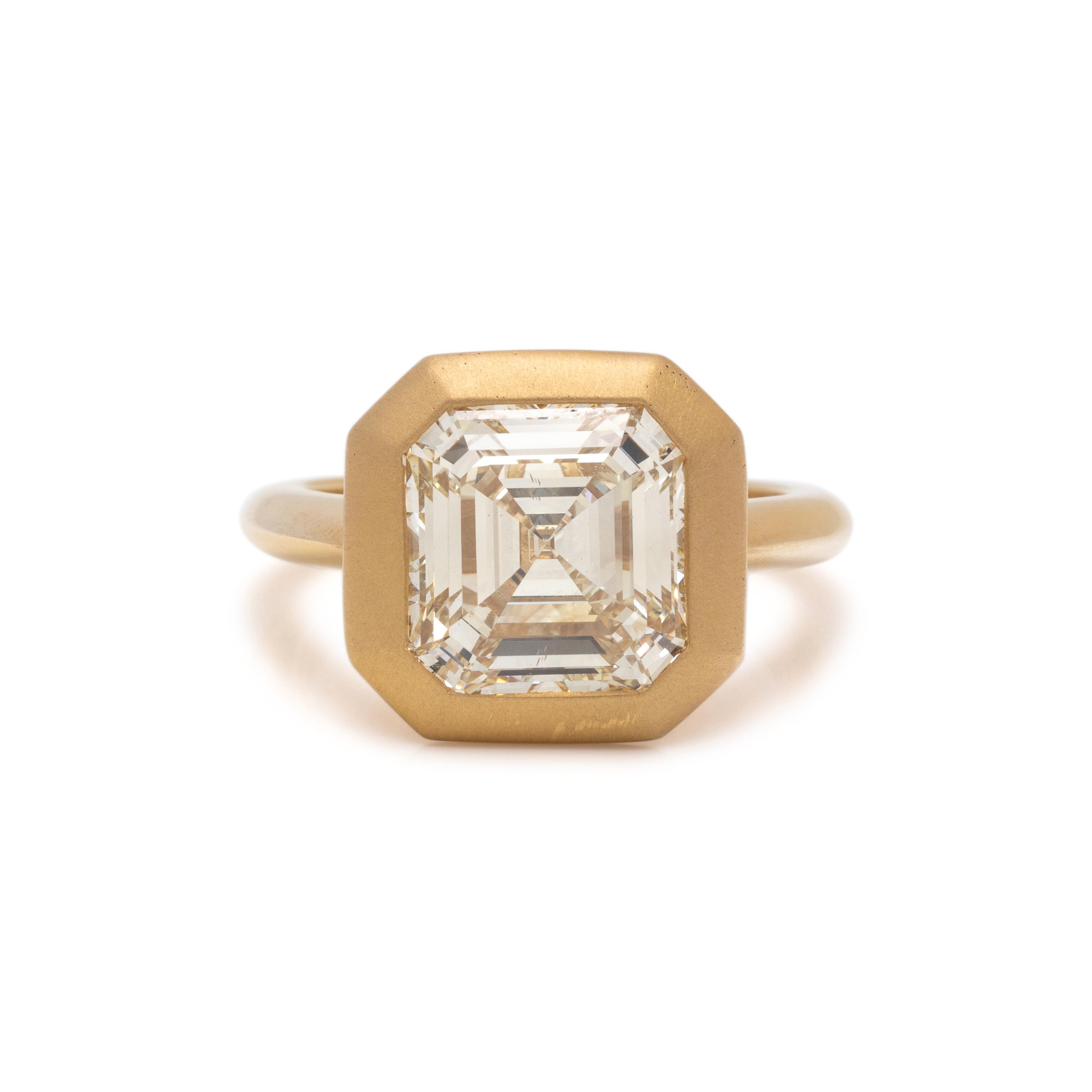 YELLOW GOLD AND DIAMOND RING