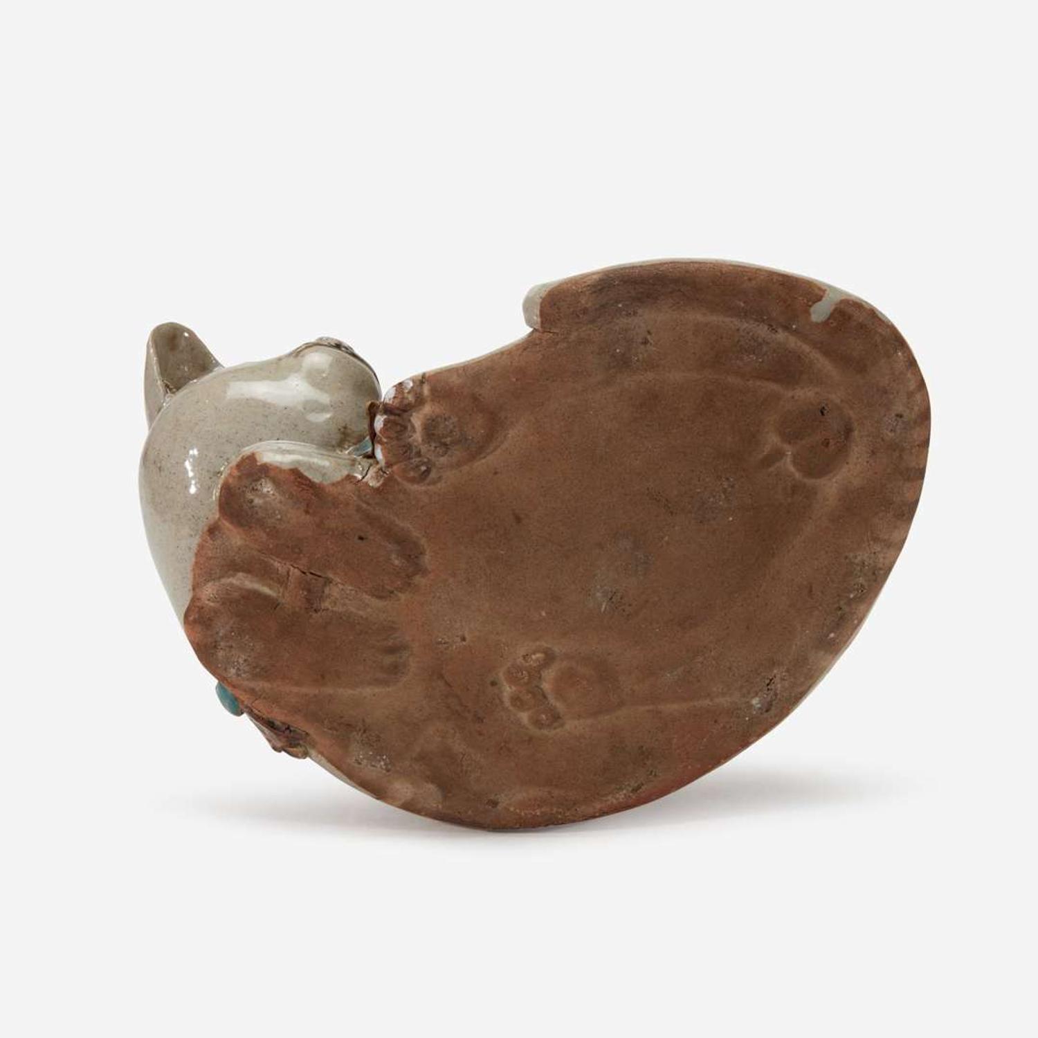 Three Japanese and Chinese ceramic animal-form items 日本瓷器三件