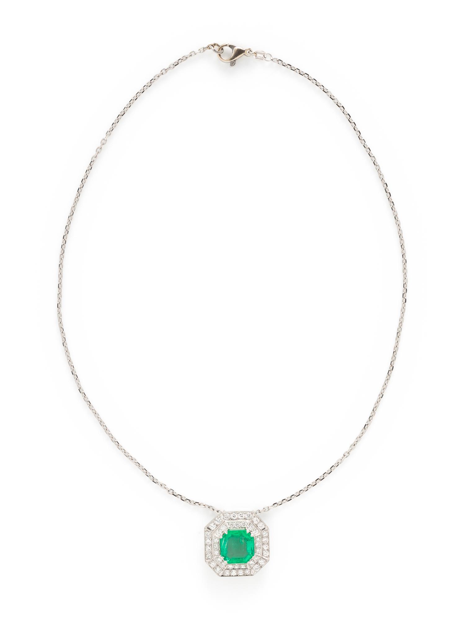 EMERALD AND DIAMOND PENDANT NECKLACE