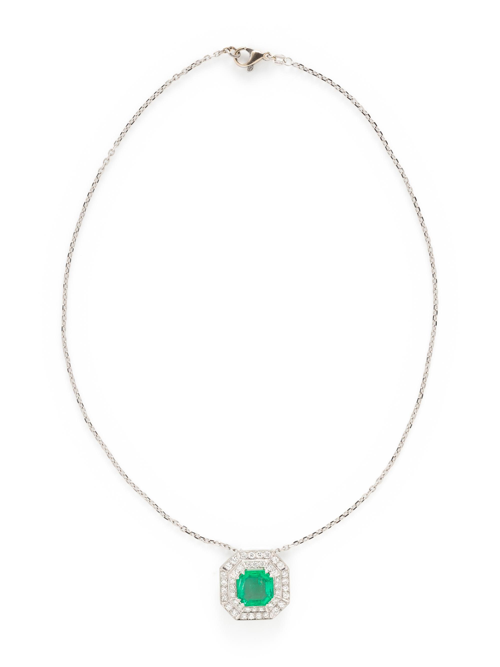 EMERALD AND DIAMOND PENDANT NECKLACE