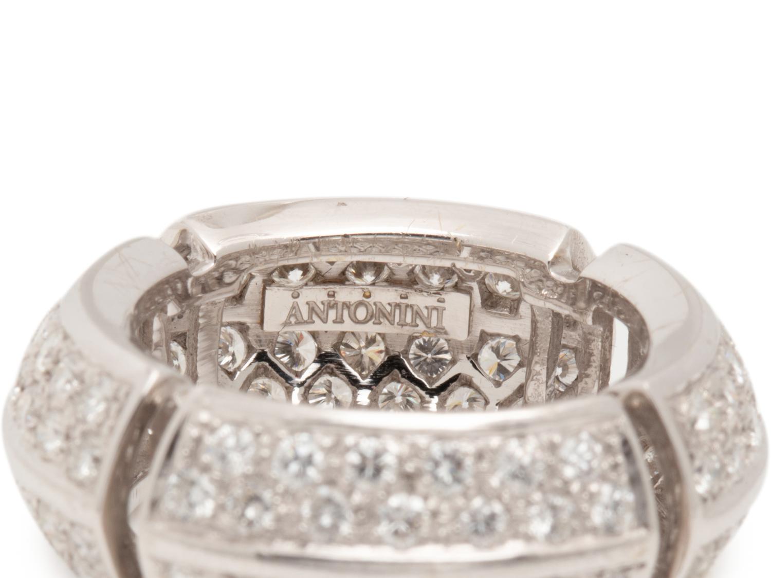 WHITE GOLD AND DIAMOND RING
