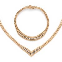 YELLOW GOLD AND DIAMOND SET