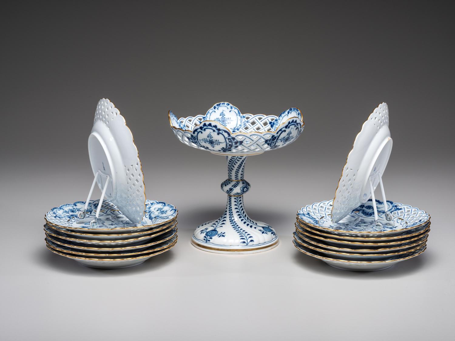 Fourteen Meissen ' Blue Onion' Reticulated Porcelain Plates