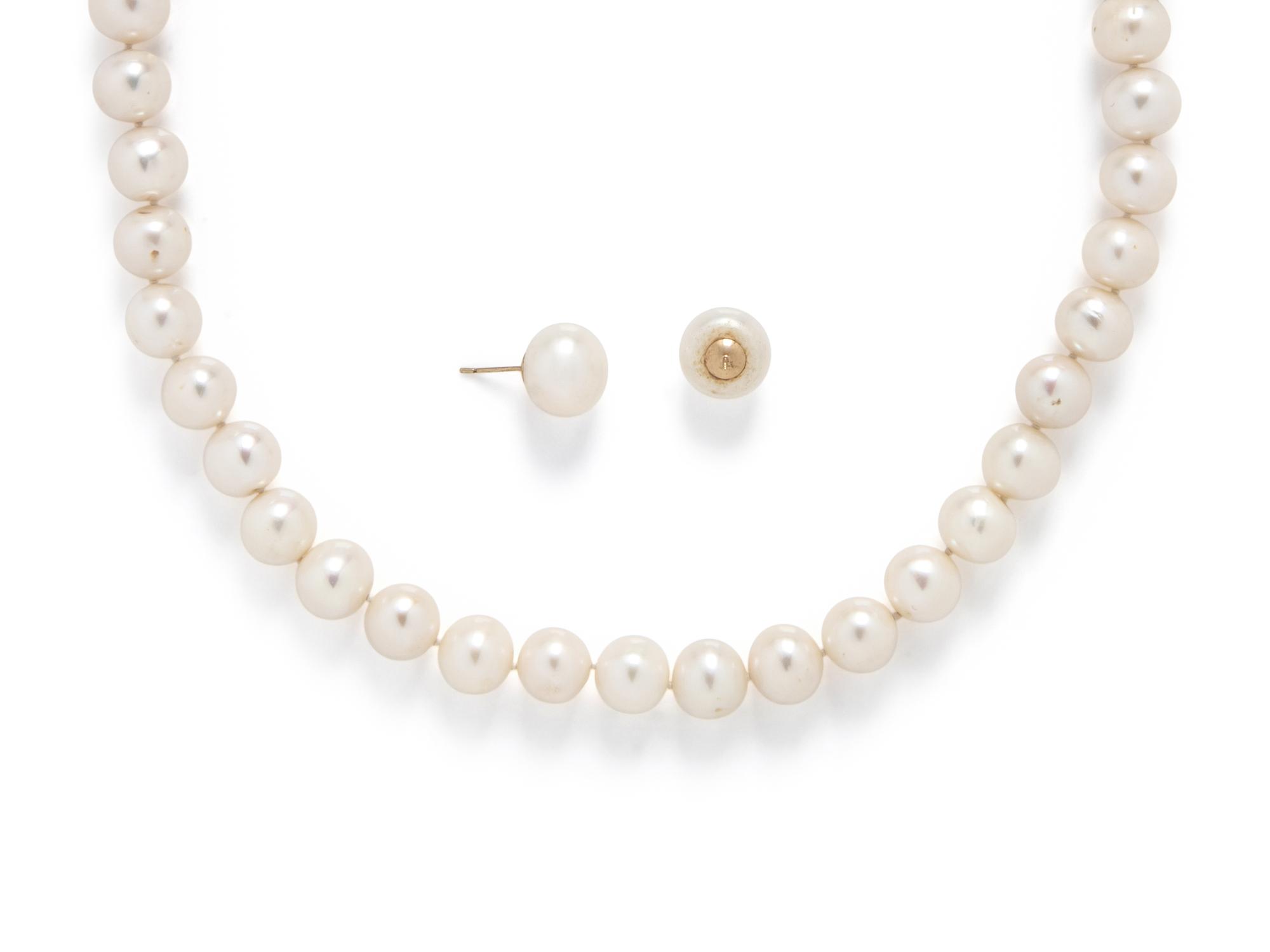 CULTURED PEARL NECKLACE AND EARRINGS