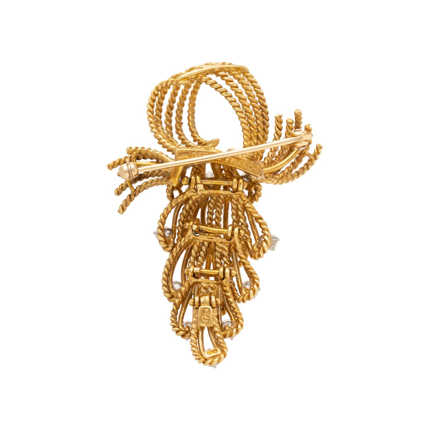 YELLOW GOLD AND DIAMOND BROOCH