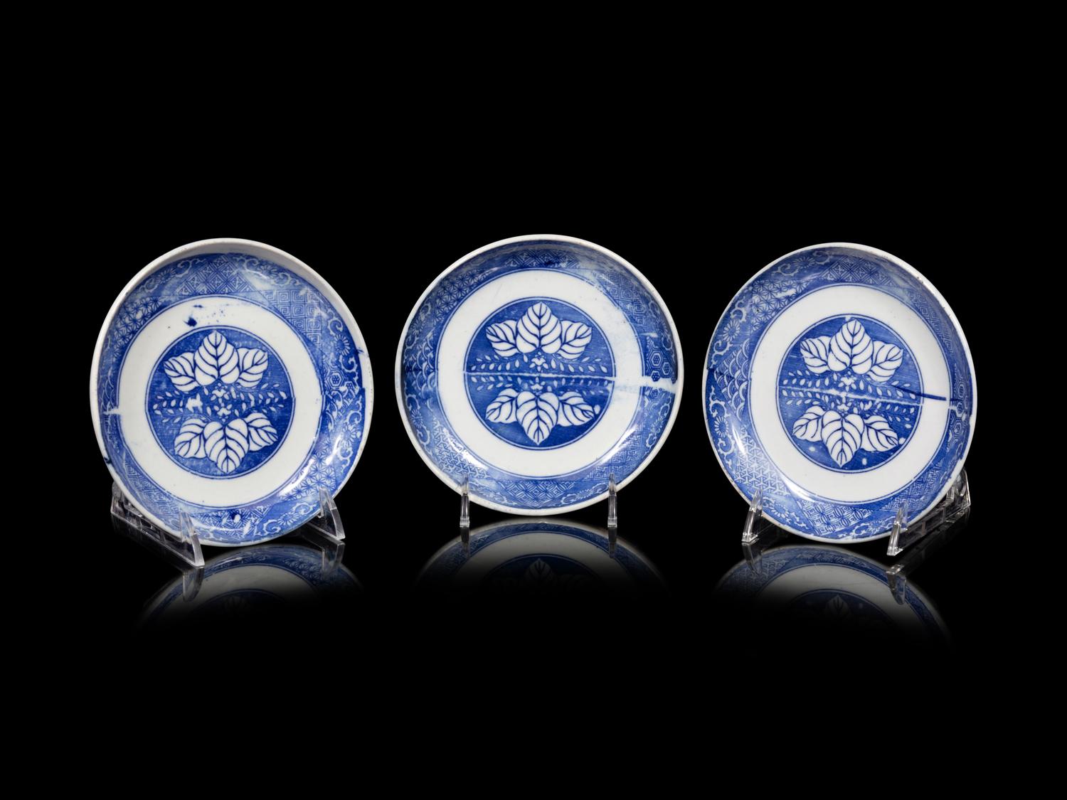 11 Chinese and Japanese Blue and White Articles