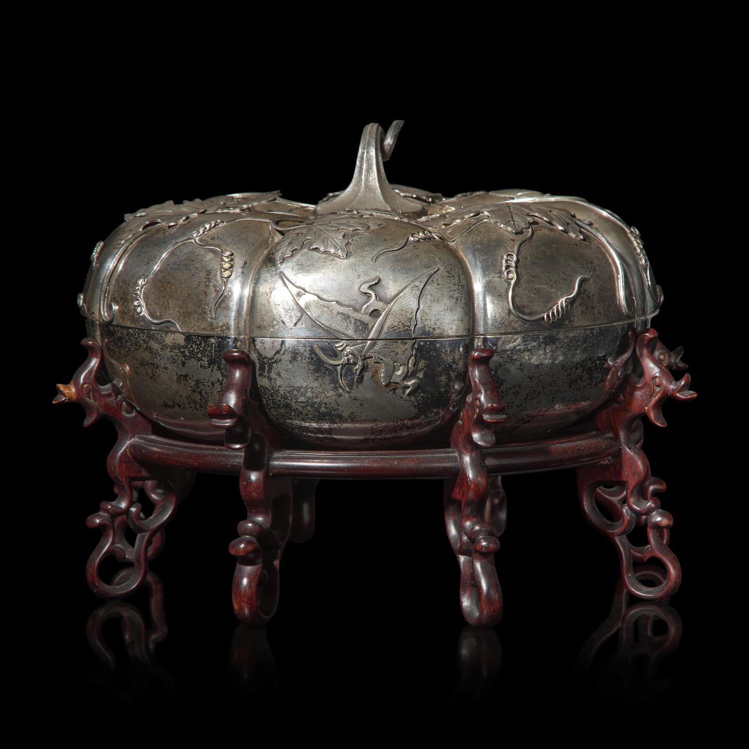 A Large Chinese Silver Sweetmeat Box and Cover, Early 20th Century 民國 銀瓜棱式攢盒