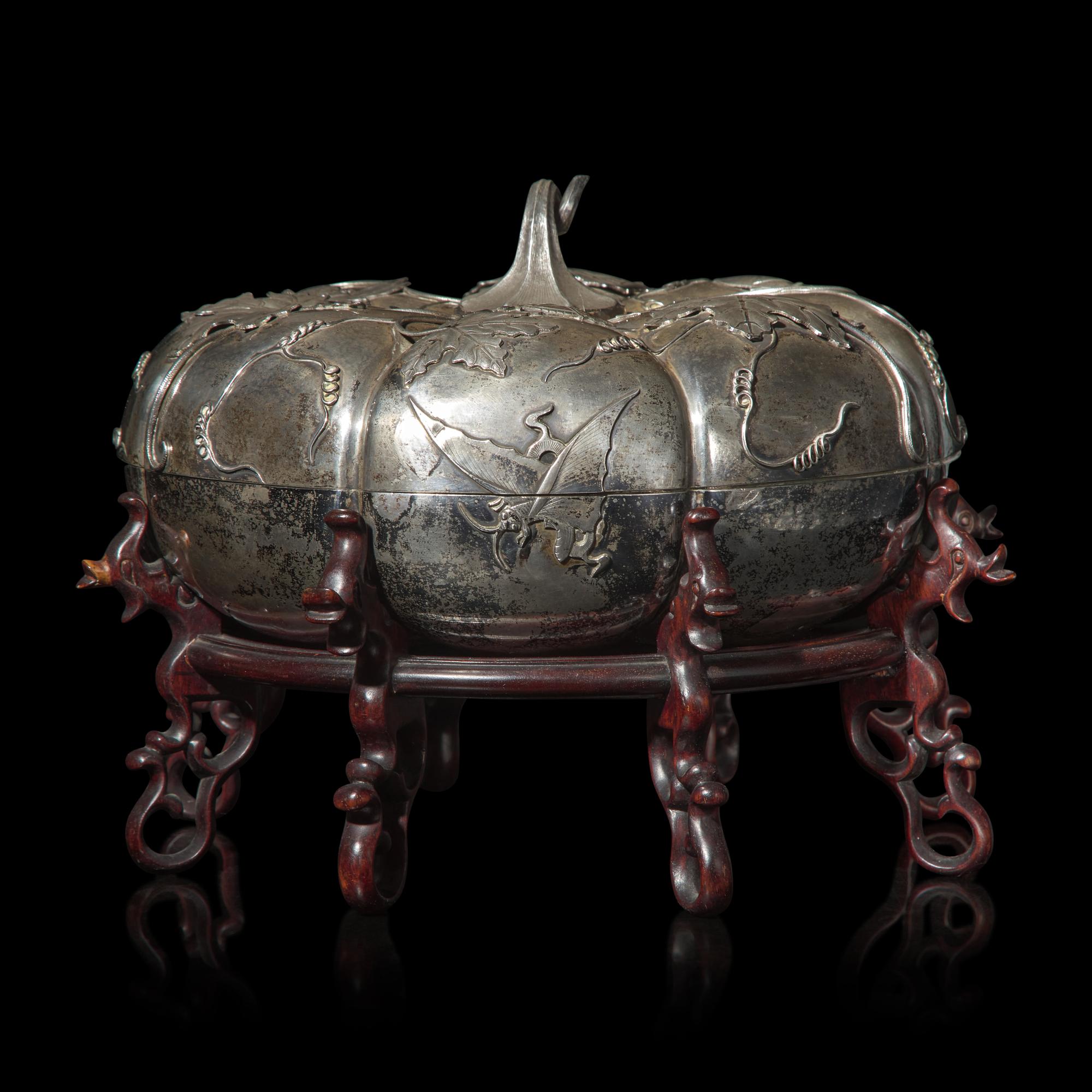 A Large Chinese Silver Sweetmeat Box and Cover, Early 20th Century 民國 銀瓜棱式攢盒