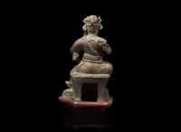 A small Chinese patinated bronze model of Guandi, Ming dynasty 關帝銅像 明