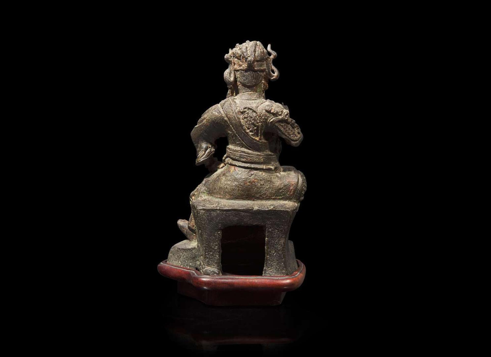 A small Chinese patinated bronze model of Guandi, Ming dynasty 關帝銅像 明