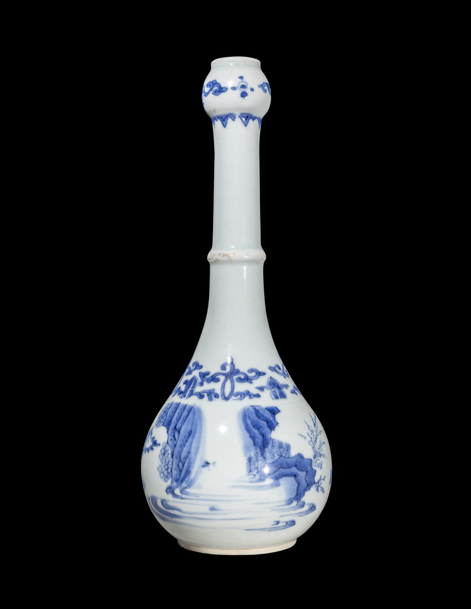 A Chinese Blue and White Porcelain Bottle Vase, Chongzhen Period 明崇禎 青花人物圖蒜頭長頸瓶