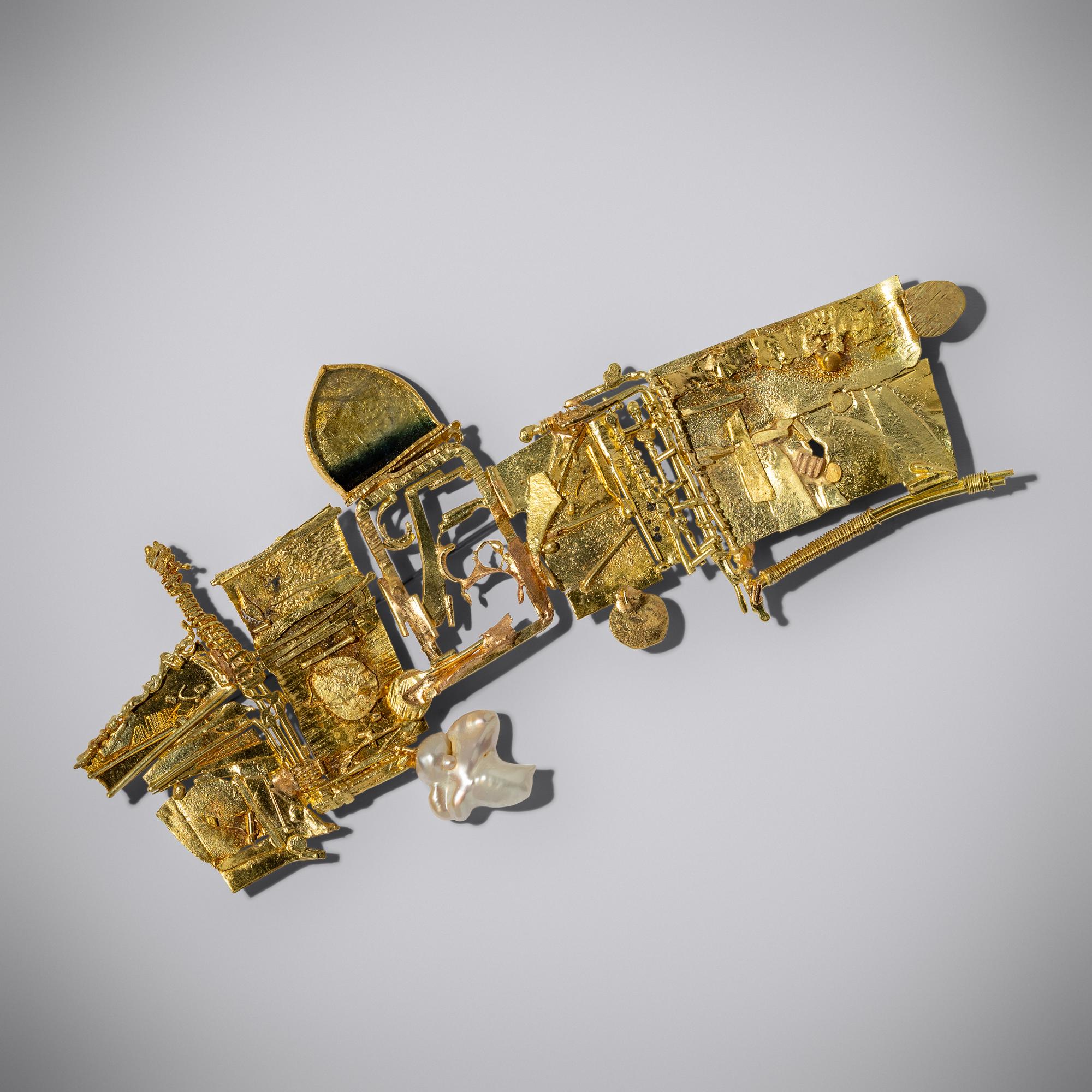 Cask with gold and gem brooch, 1998