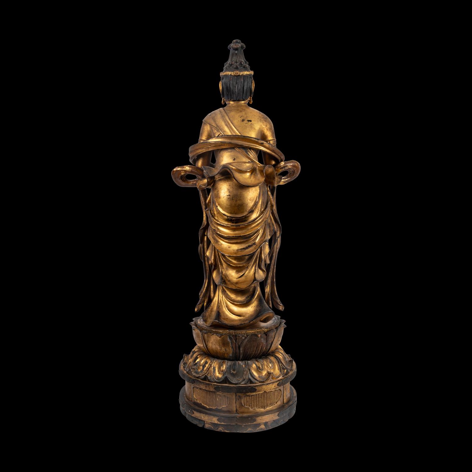 A Large Japanese Giltwood Figure of Kannon, Meiji Period 日本明治時代 木漆金觀音像