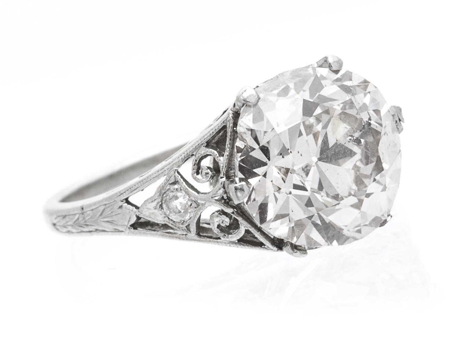 A Edwardian Platinum and Diamond Ring, 2.90 dwts.