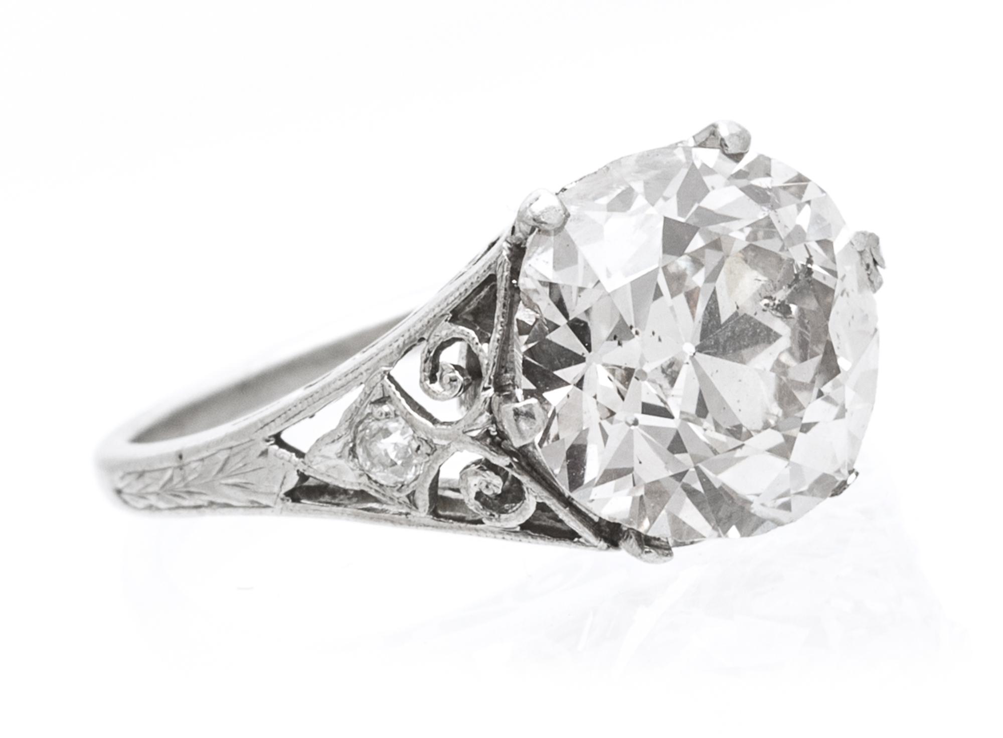 A Edwardian Platinum and Diamond Ring, 2.90 dwts.