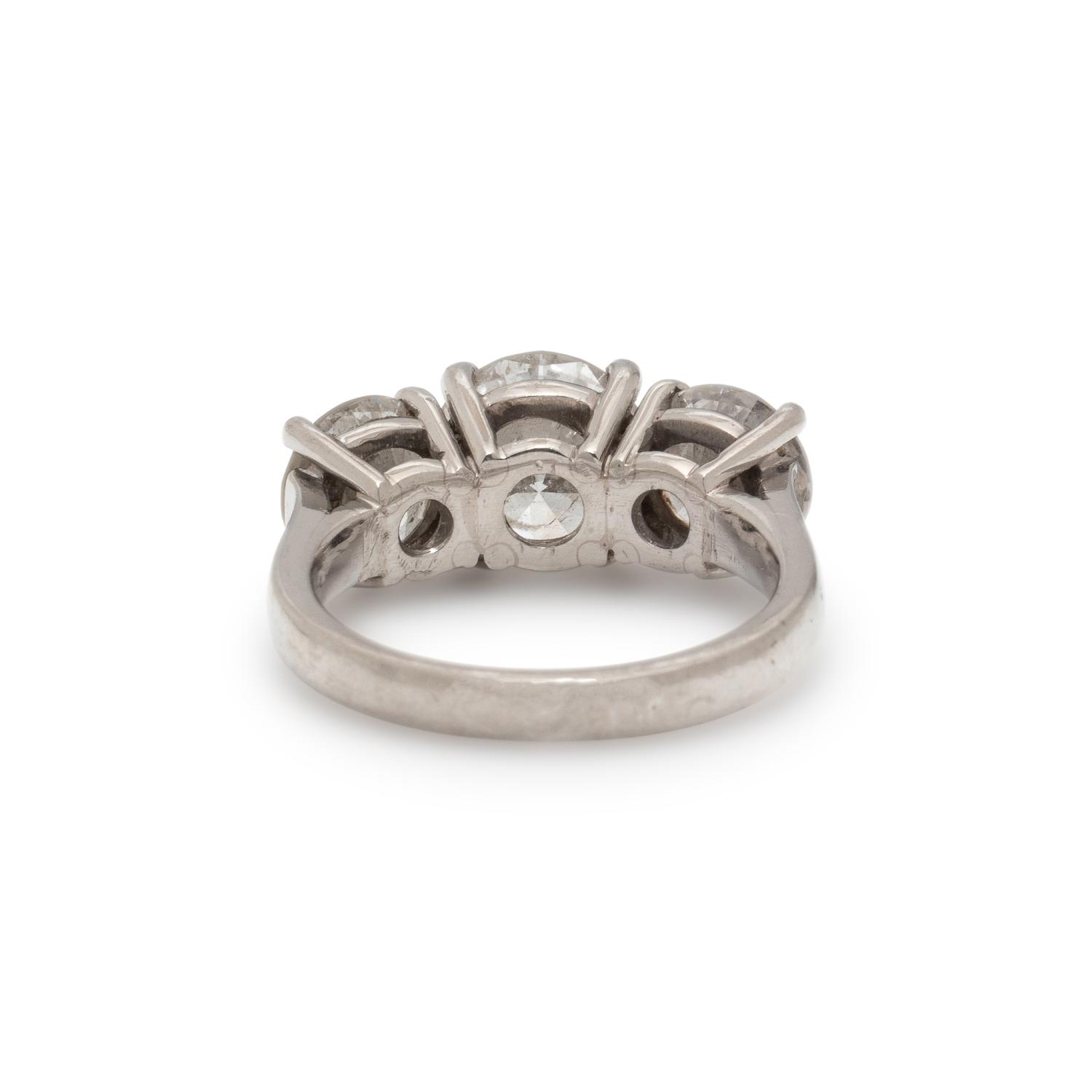 THREE-STONE DIAMOND RING