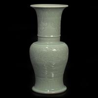 A celadon-glazed “Phoenix-tail” vase 青釉凤尾尊