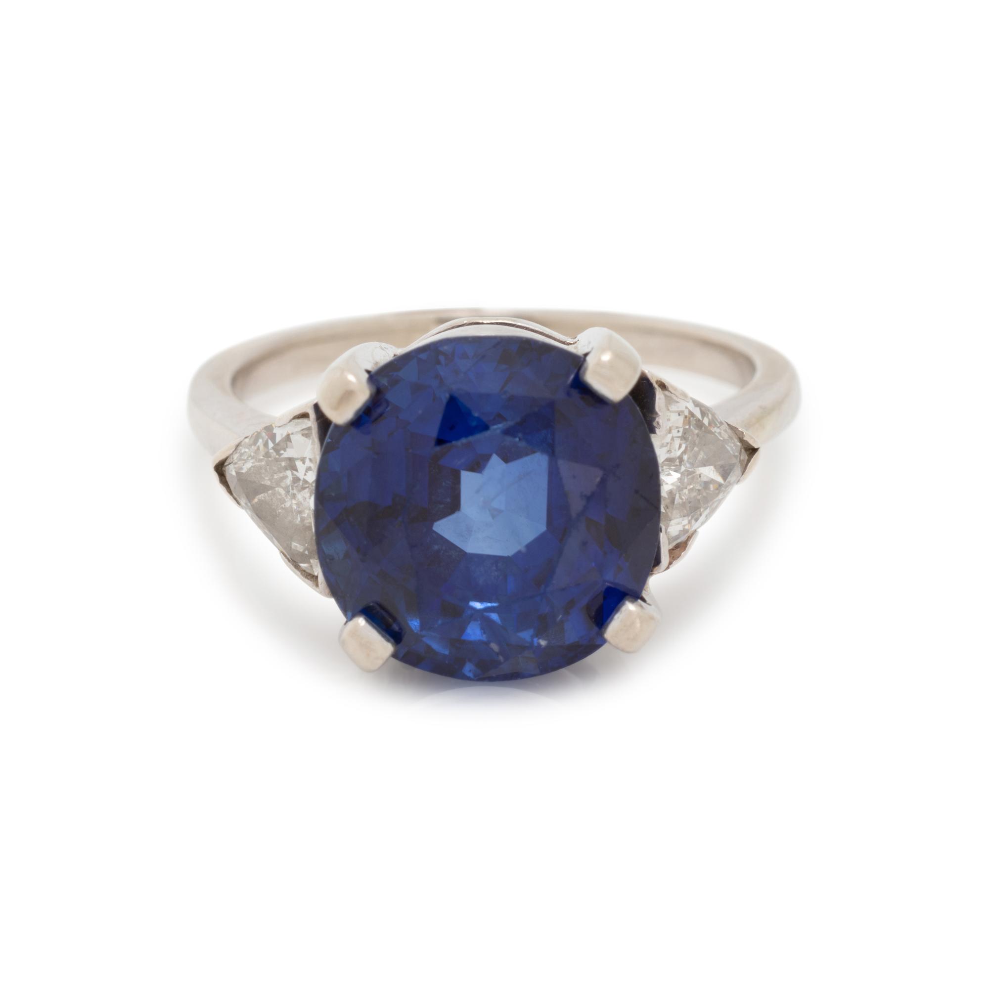 SAPPHIRE AND DIAMOND RING