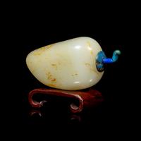 A Chinese Jade Pebble-Form Snuff Bottle, 18th/19th Century 清中期 白玉鼻烟壺