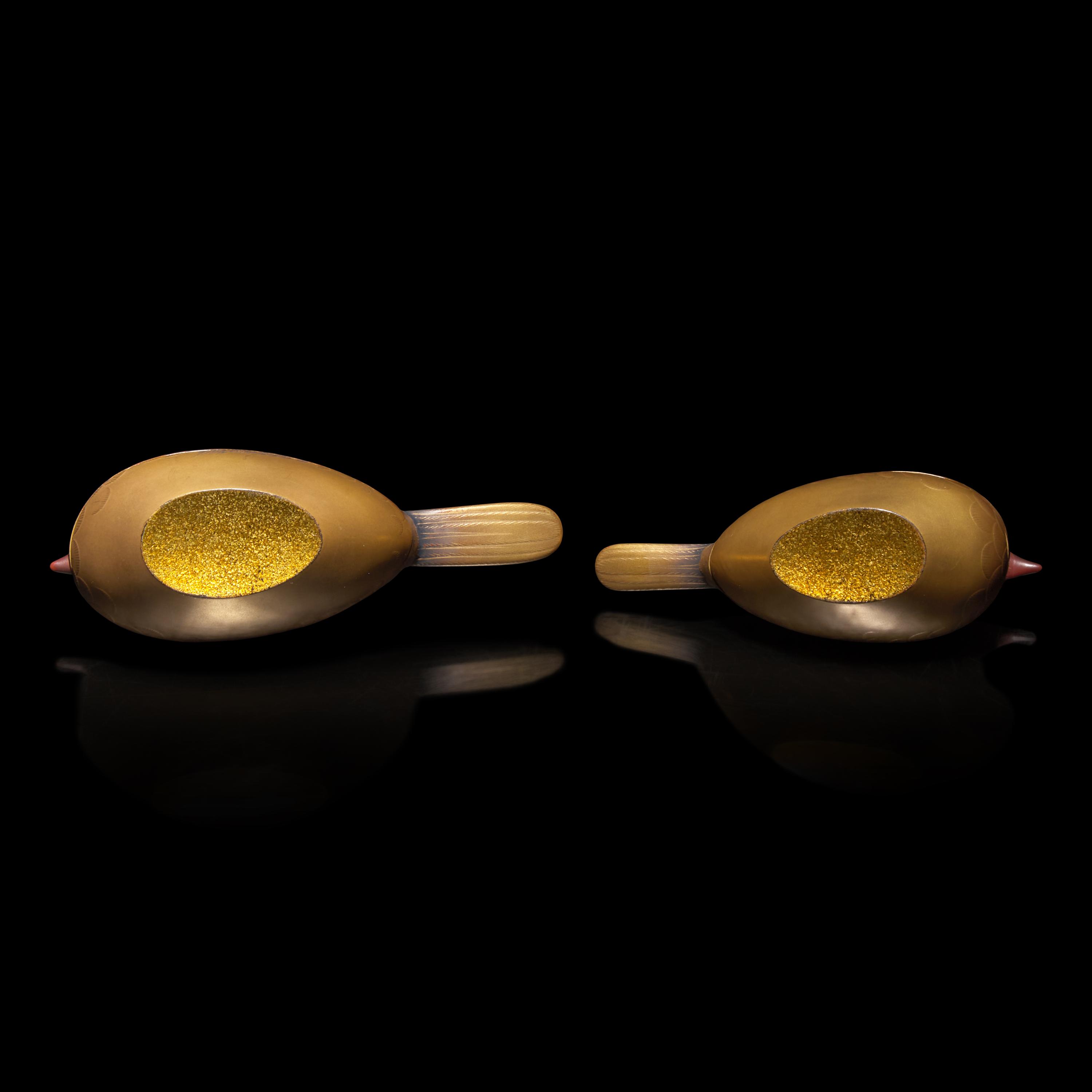 A Pair of Japanese Gold Lacquer Mandarin Duck-Form Covered Boxes, Oshidori , 18th-19th Century — 日本江戶-明治時期 金漆彩繪鴛鴦蓋盒一對