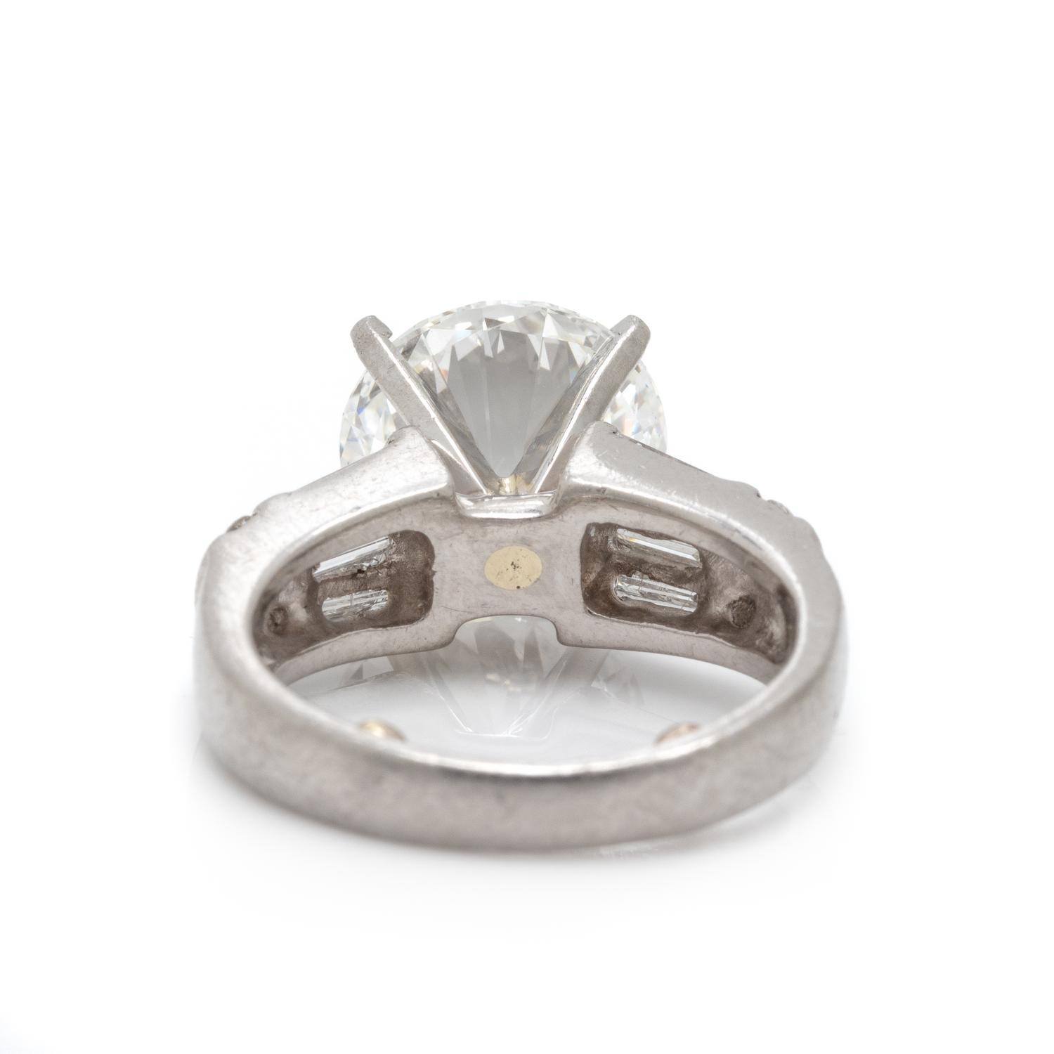 DIAMOND RING