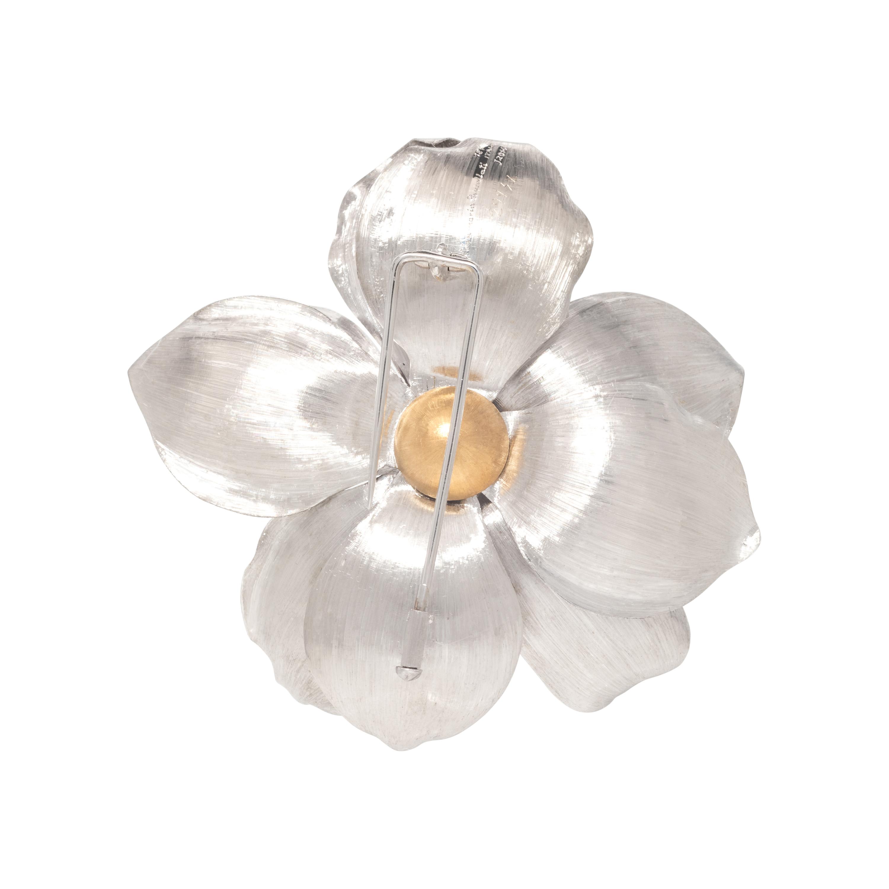 BUCCELLATI, BICOLOR GOLD FLOWER BROOCH