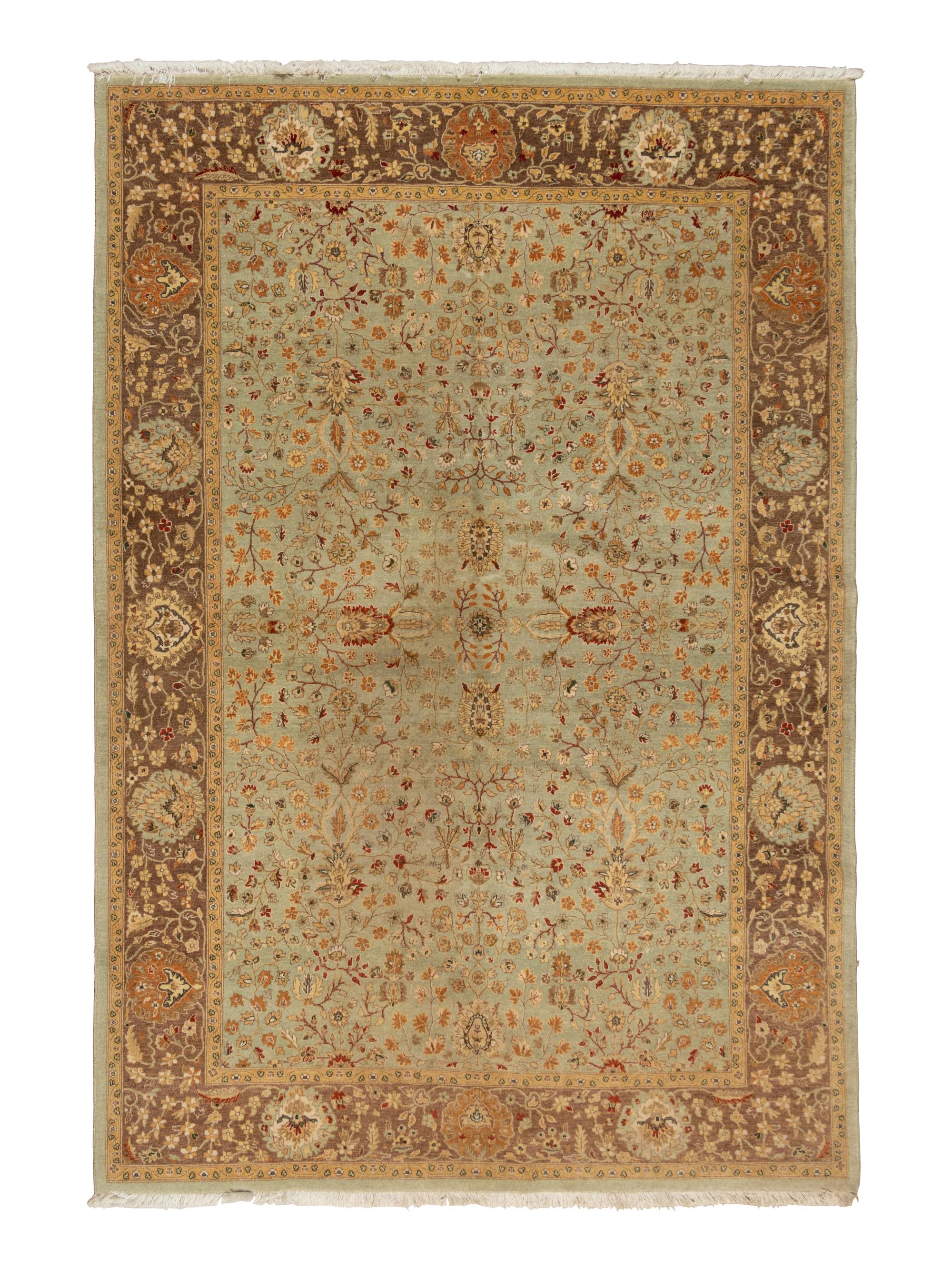 An Agra Design Wool Rug