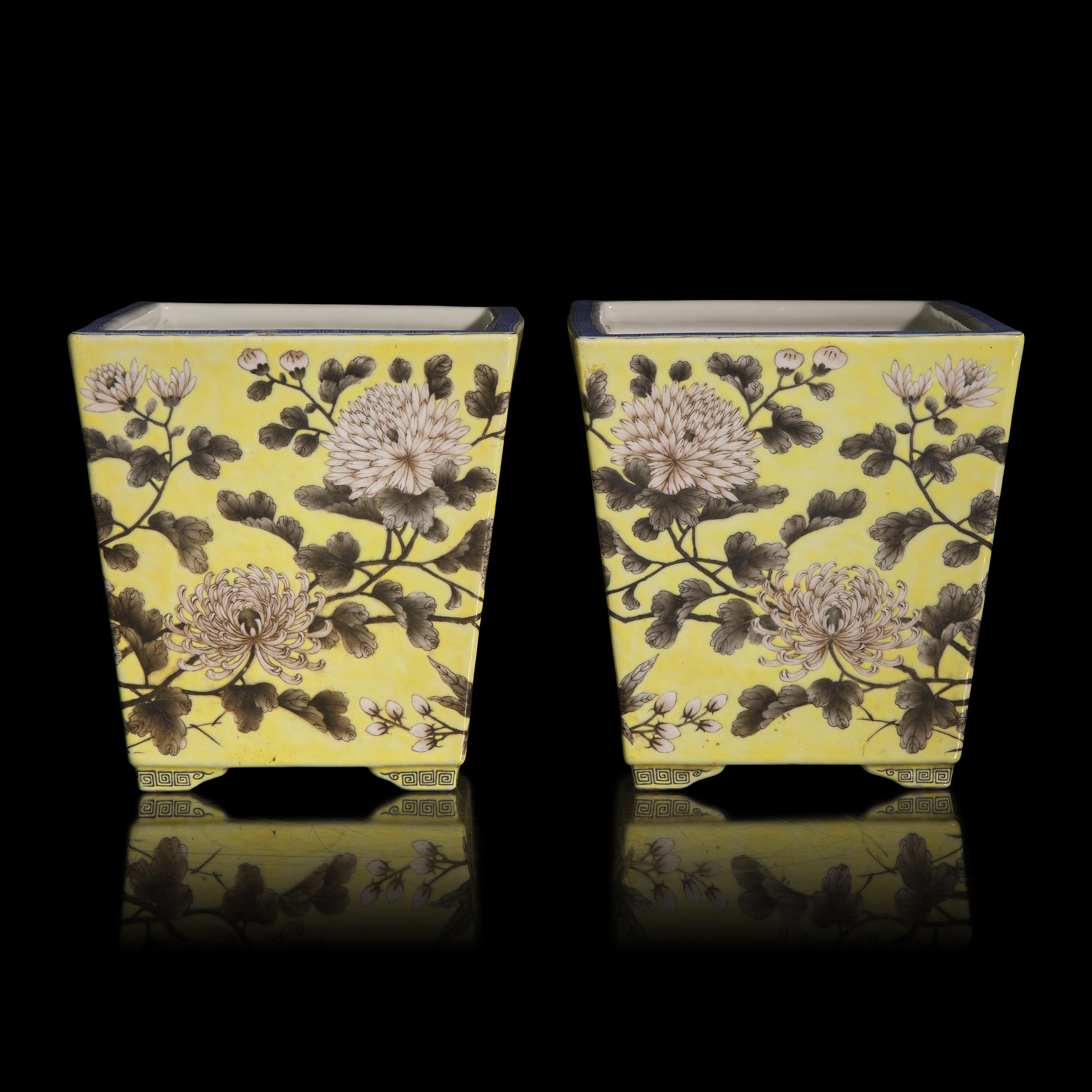 A Pair of Chinese Grisaille Decorated Yellow Ground Porcelain Rectangular Cachepots, 20th Century — 近代 黃地墨彩‘大雅齋’四方花盆一對