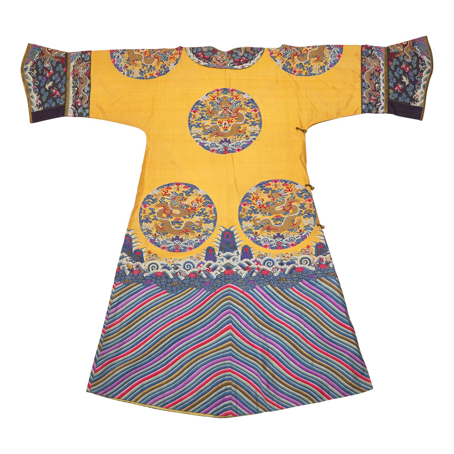 A Chinese Yellow Kesi Dragon Roundel Robe, Late 19th Century 清晚期 黃地緙絲龍袍