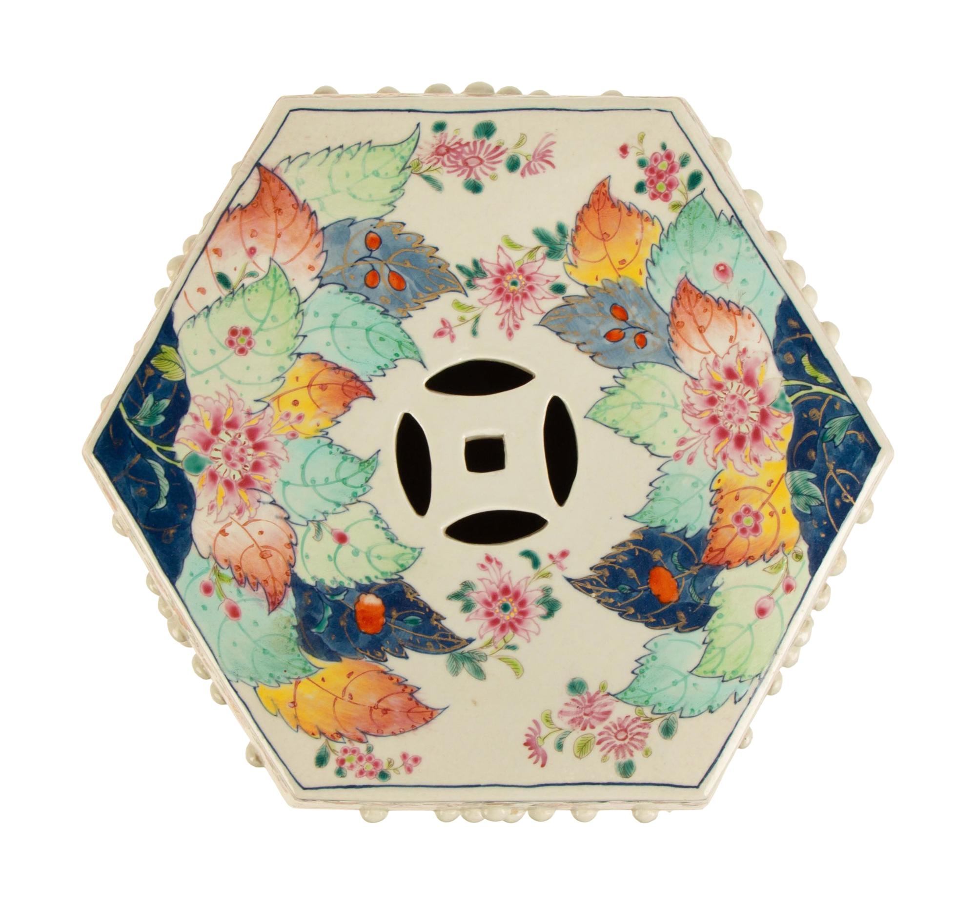 A Chinese Export Tobacco Leaf Porcelain Garden Seat — LATE 19TH/EARLY 20TH CENTURY