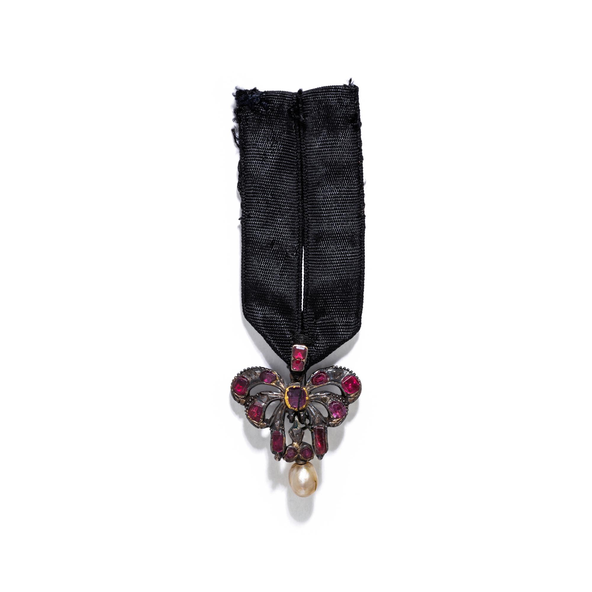 ANTIQUE, RUBY AND PEARL PENDANT